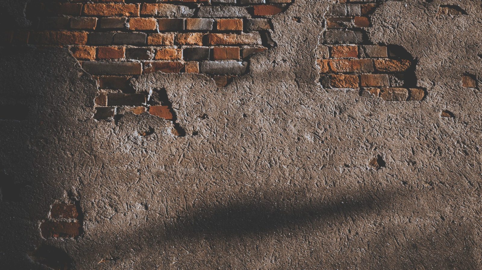 gros plan d'un mur délabré 