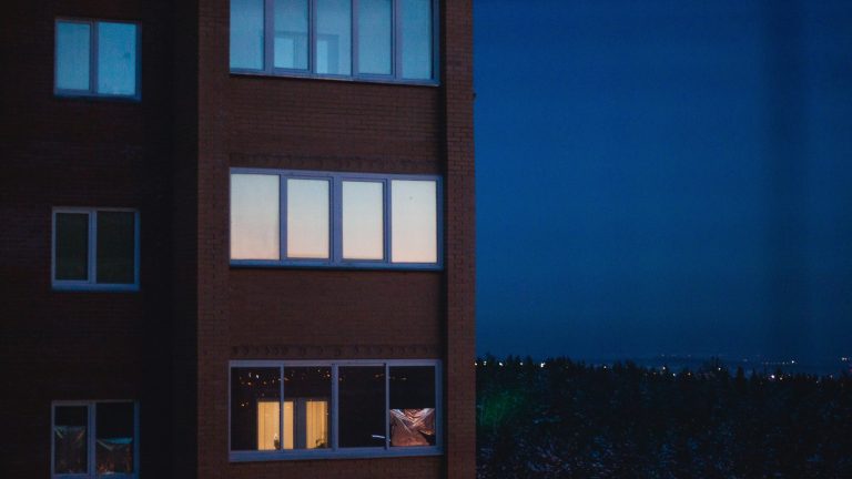 Lire la suite à propos de l’article Se venger du bruit de l’appartement du dessus : solutions efficaces